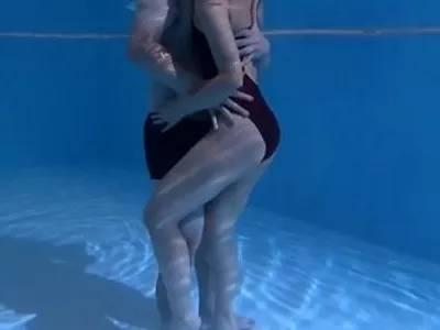 Gã chồng lạnh nhạt, cô vợ lén lút với hlv dạy bơi