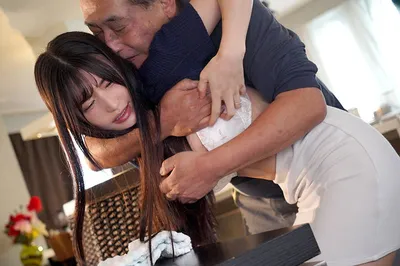 Bố người chồng biến thái hấp diêm bạn gái của con trai rồi còn bắn cả vào trong