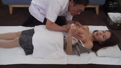 Anh xã thuê người mát-xa trị liệu giúp người vợ dễ mang thai và cái kết