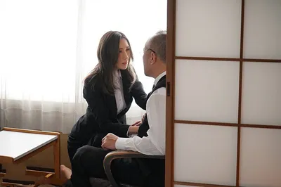 Bí mật ngoại tình của nữ giáo viên julia và hiệu trưởng