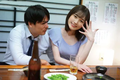 Người vợ xin người chồng đi họp lớp rồi mất liên lạc sau khi tình cũ đưa vào khách sạn