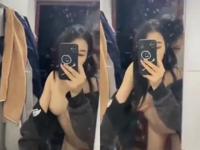 Gái xinh vú đẹp "đi ngoài" ny cho thằng bạn thân chịch trong toilet