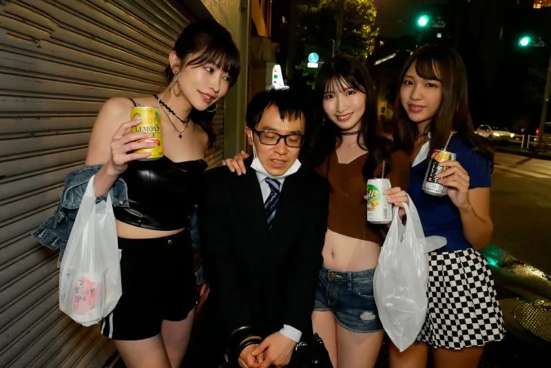 Nhóm 3 cô bạn thân ngẫu nhiên chọn một cbuồi trai may mắn