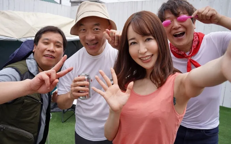 Chồng để bà xã cắm trại 3 ngày 2 đêm với hiệp hội khu phố mà không biết…