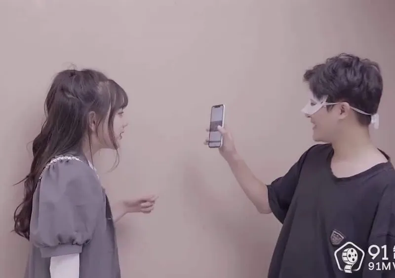 Tống tình em ghệ khi phát hiện clip tự sướng trên điện thoại