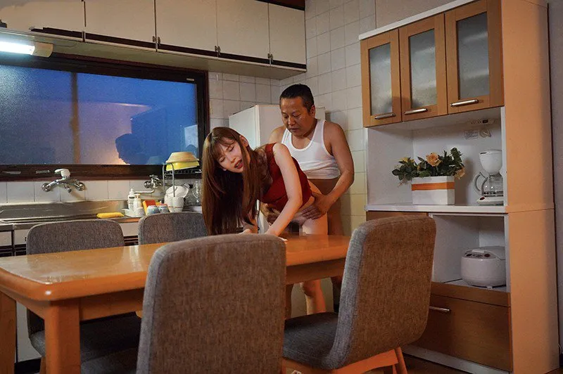 Con gái bị ông chồng mới của mẹ xxx mỗi ngày, cho dù đã có người yêu